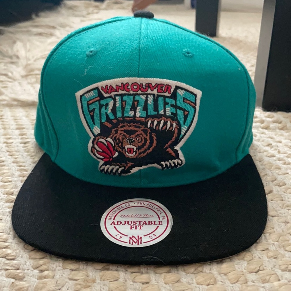 Mitchell & Ness Vancouver Grizzlies hat